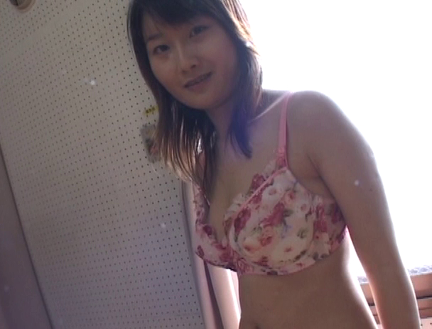 【おっぱい】日本文化に触れながら、恋愛をしたりセックスをしたり…留學生的朋友中国系留学生の女の子のおっぱい画像がエロすぎる！【30枚】 29